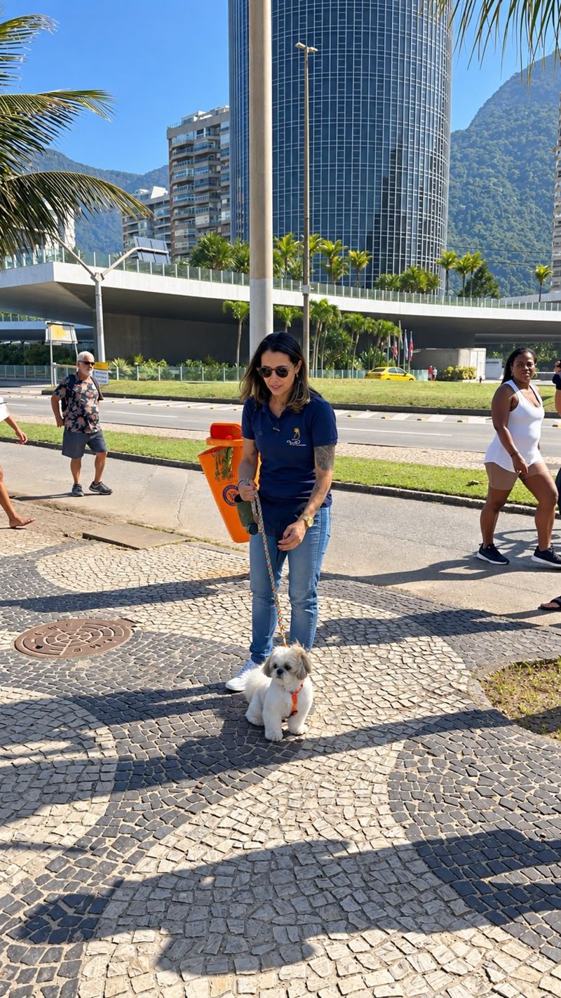 Dog Walker profissional em atendimento